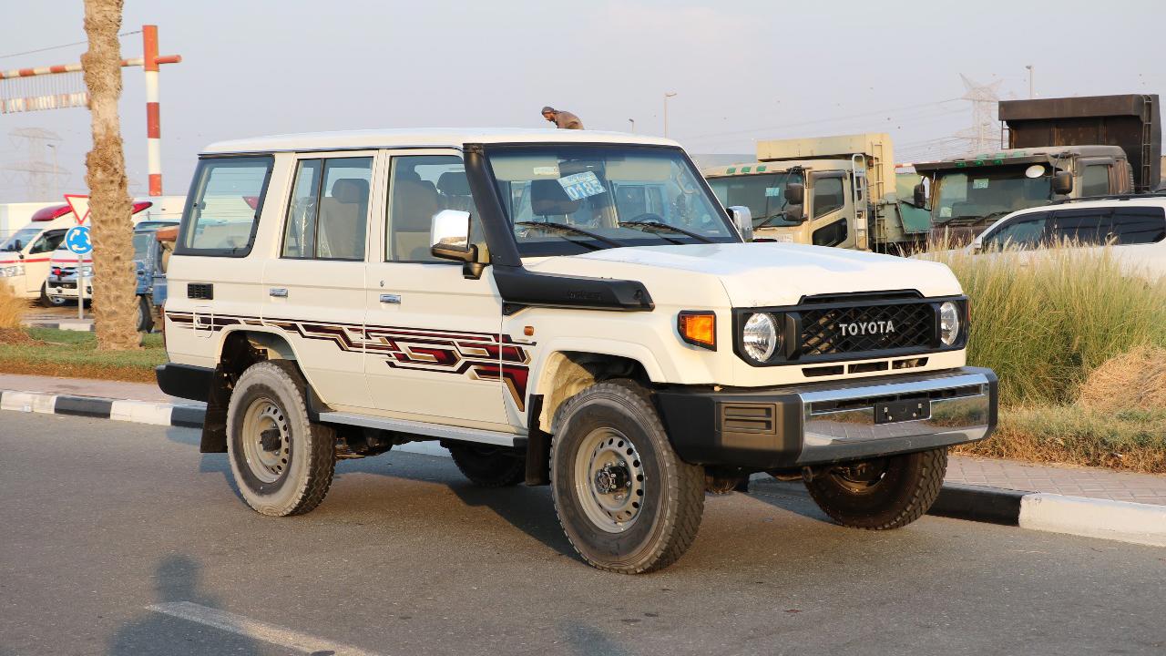 Toyota Land Cruiser 76 Wagon