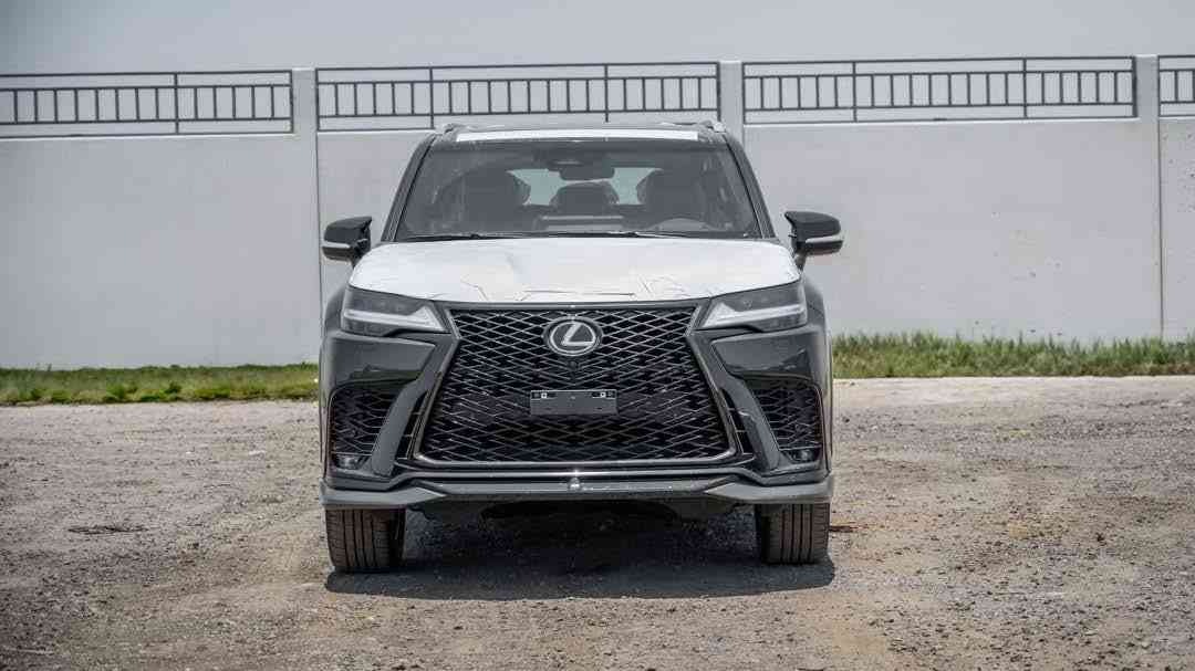 Lexus LX 600