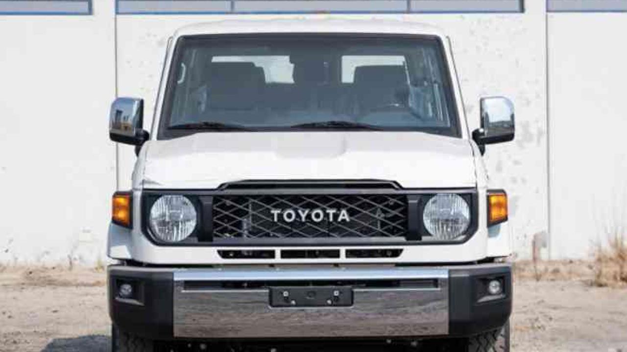 Toyota Land Cruiser 76 Wagon