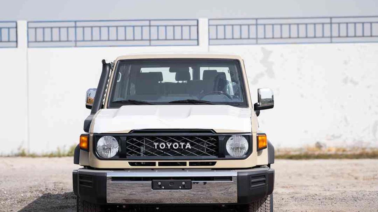 Toyota Land Cruiser 76 Wagon