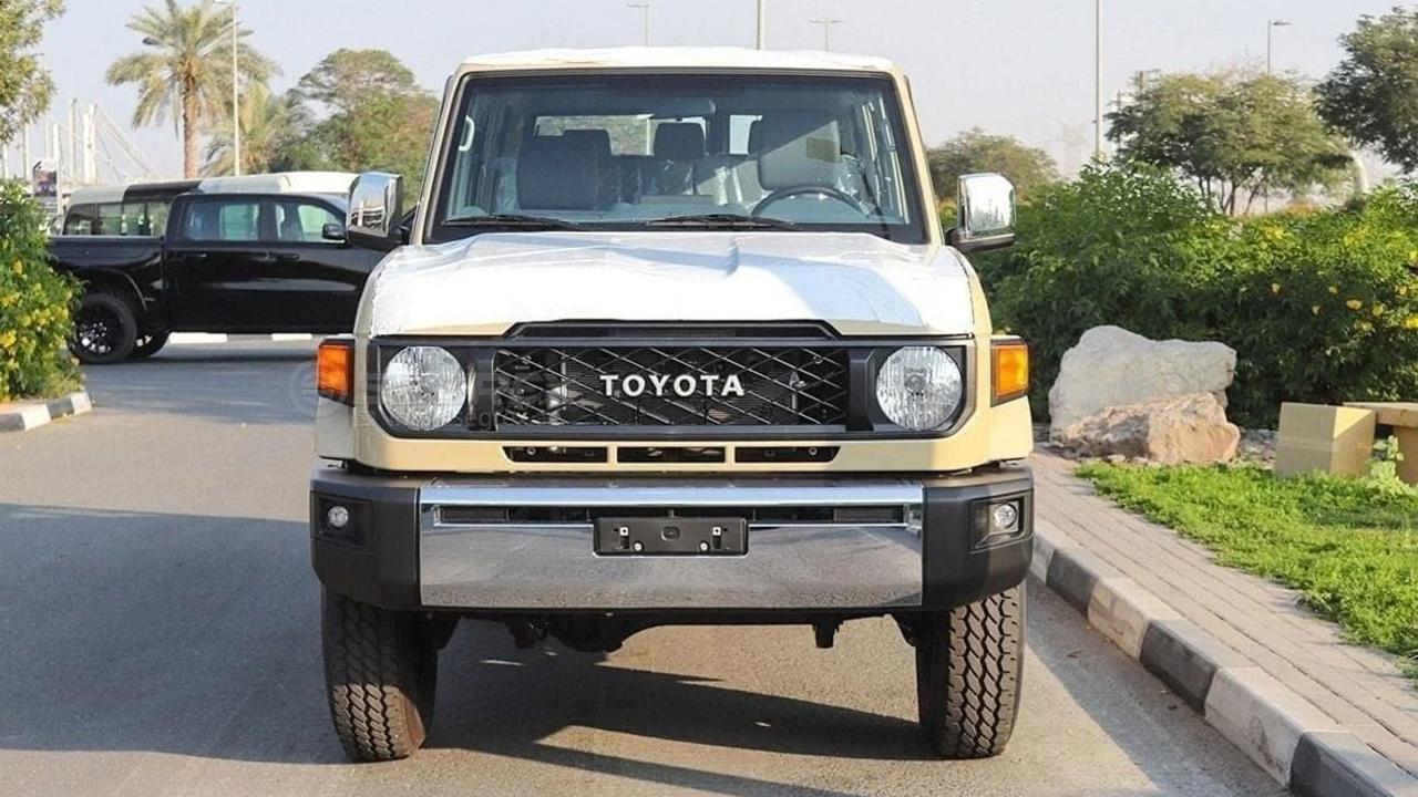 Toyota Land Cruiser 76 Wagon
