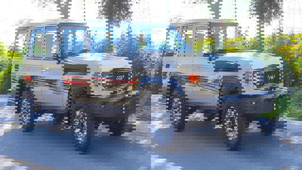 Toyota Land Cruiser 76 Wagon
