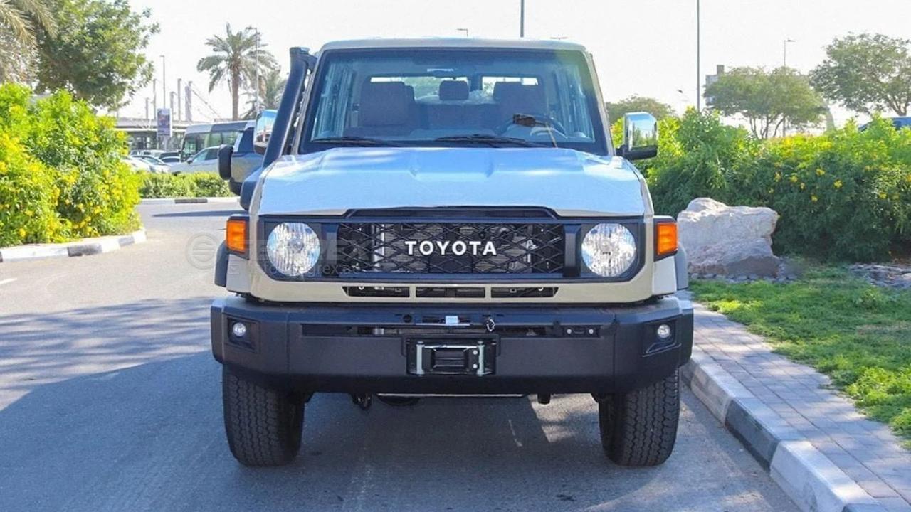 Toyota Land Cruiser 76 Wagon