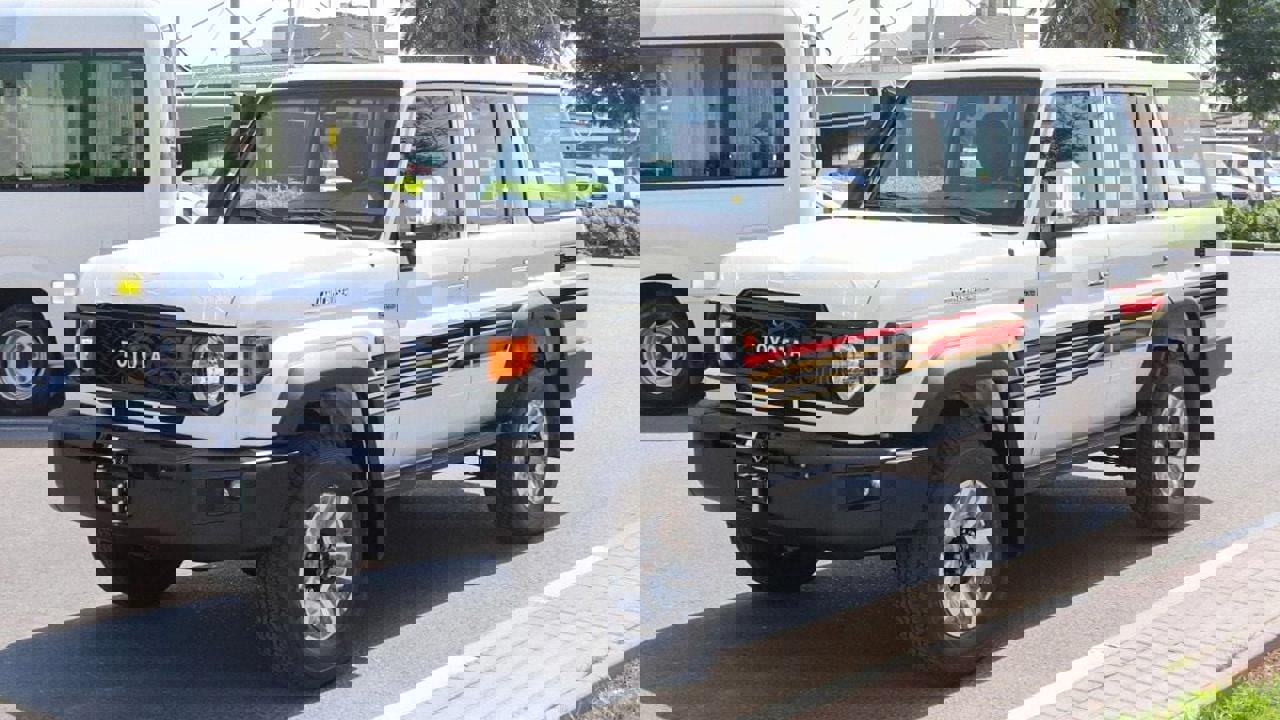 Toyota Land Cruiser 76 Wagon