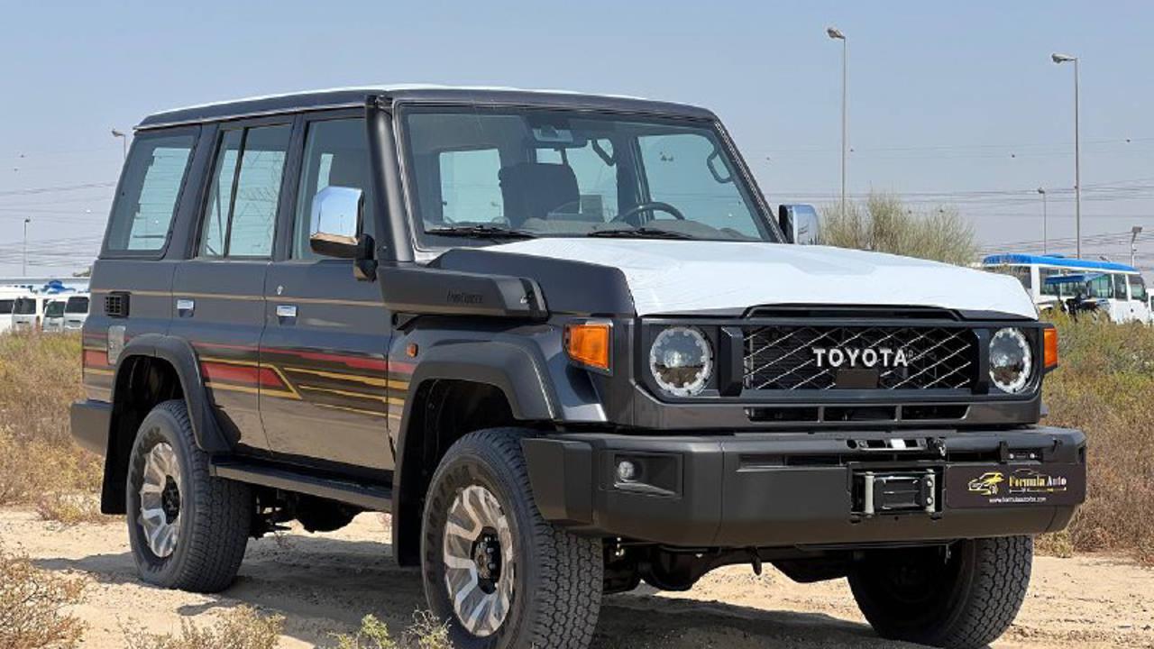 Toyota Land Cruiser 76 Wagon