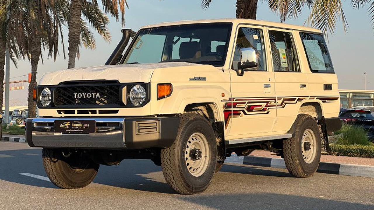 Toyota Land Cruiser 76 Wagon