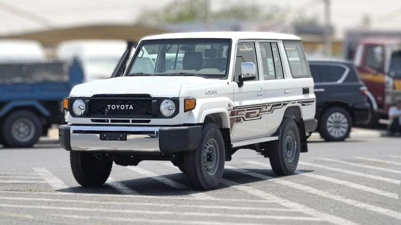 Toyota Land Cruiser 76 Wagon