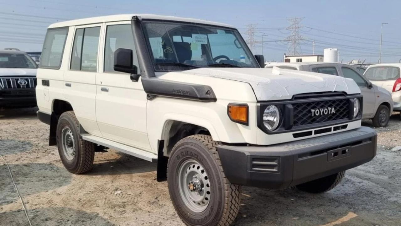 Toyota Land Cruiser 76 Wagon