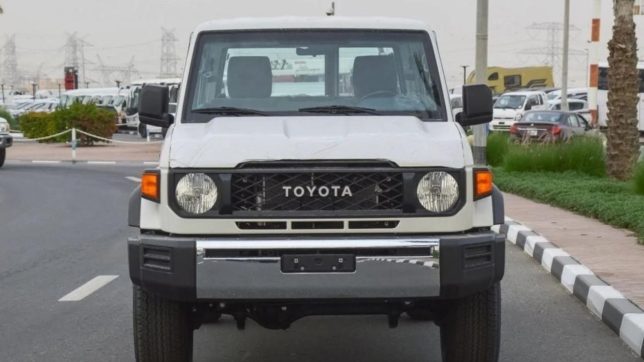 Toyota Land Cruiser 76 Wagon