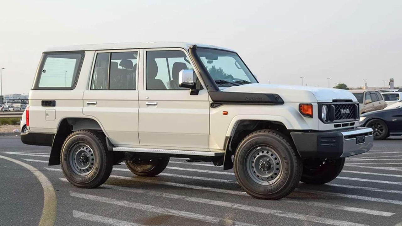 Toyota Land Cruiser 76 Wagon