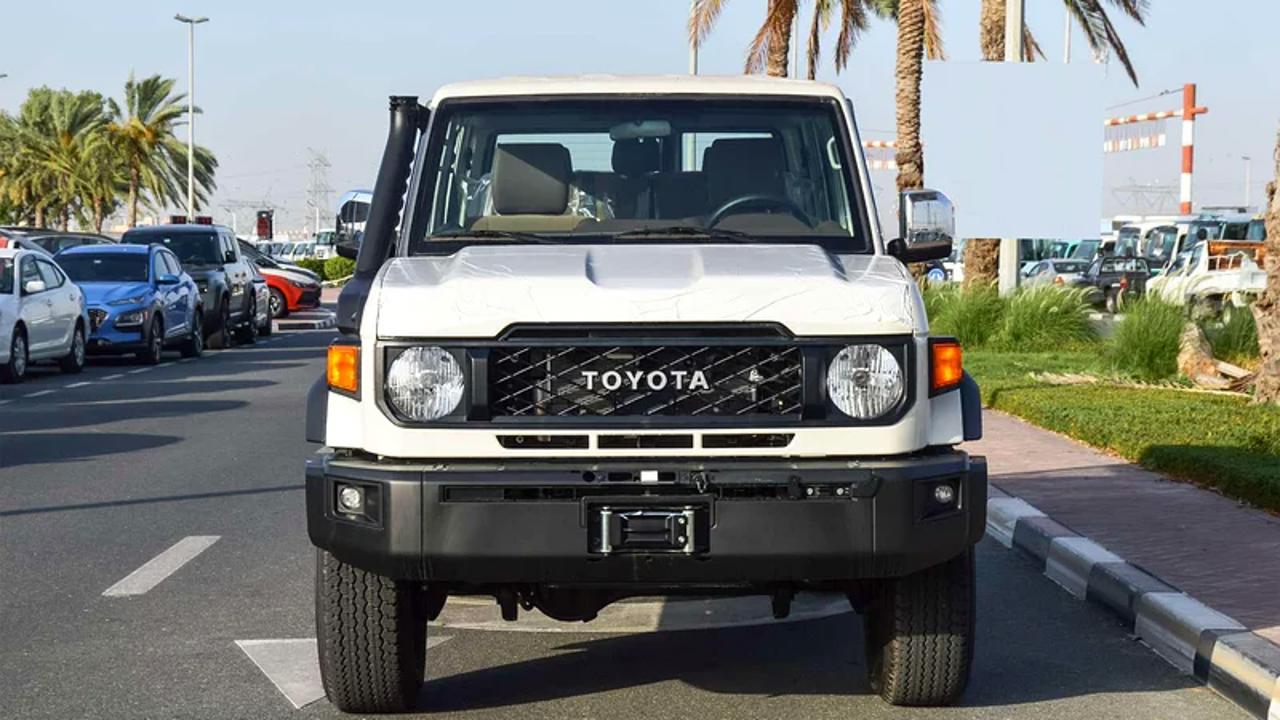 Toyota Land Cruiser 76 Wagon
