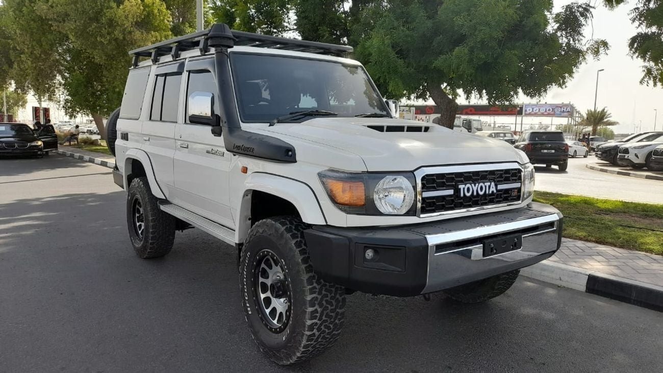 Toyota Land Cruiser 76 Wagon