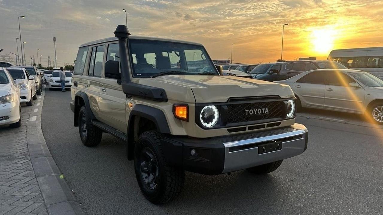 Toyota Land Cruiser 76 Wagon