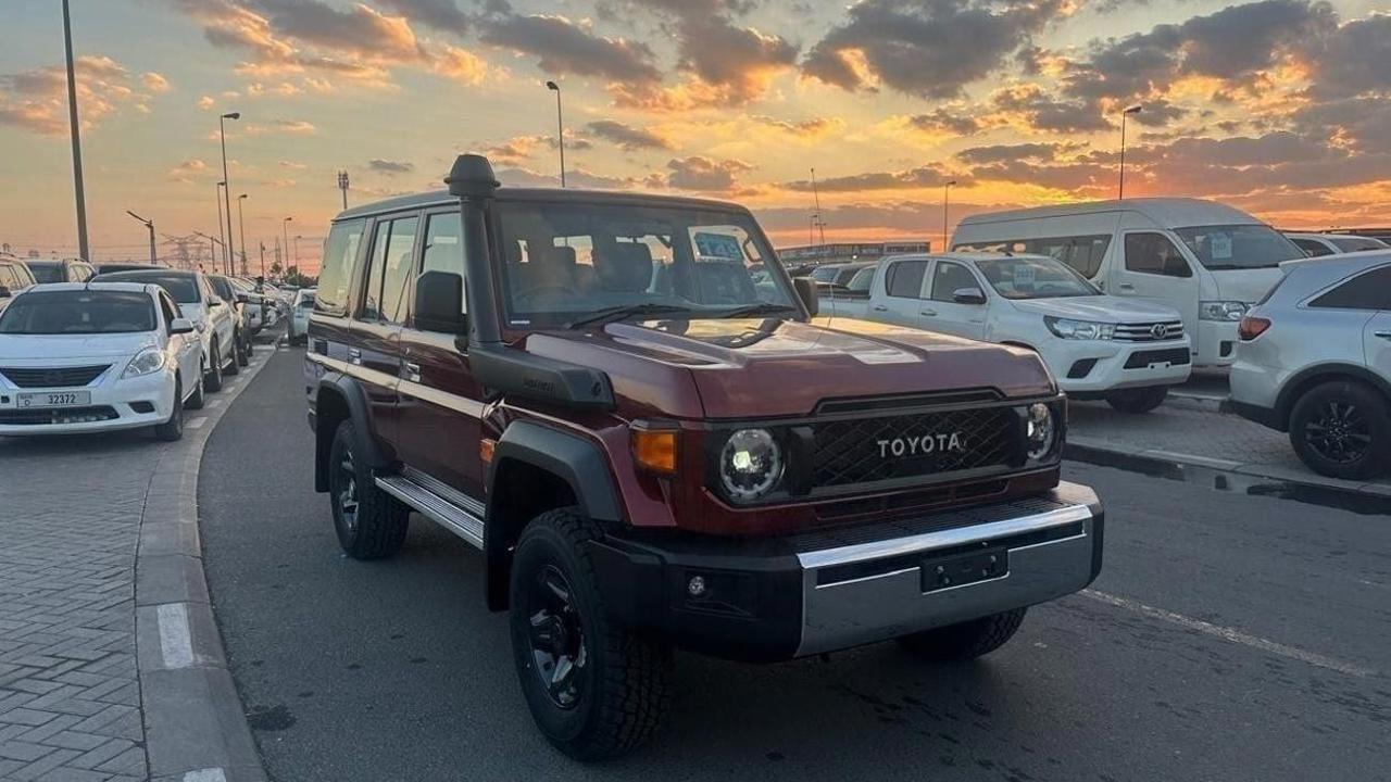 Toyota Land Cruiser 76 Wagon