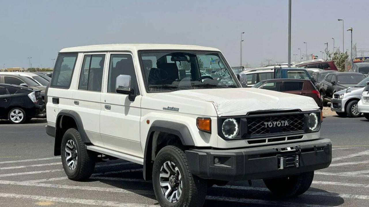 Toyota Land Cruiser 76 Wagon