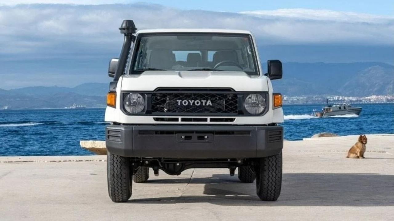 Toyota Land Cruiser 76 Wagon