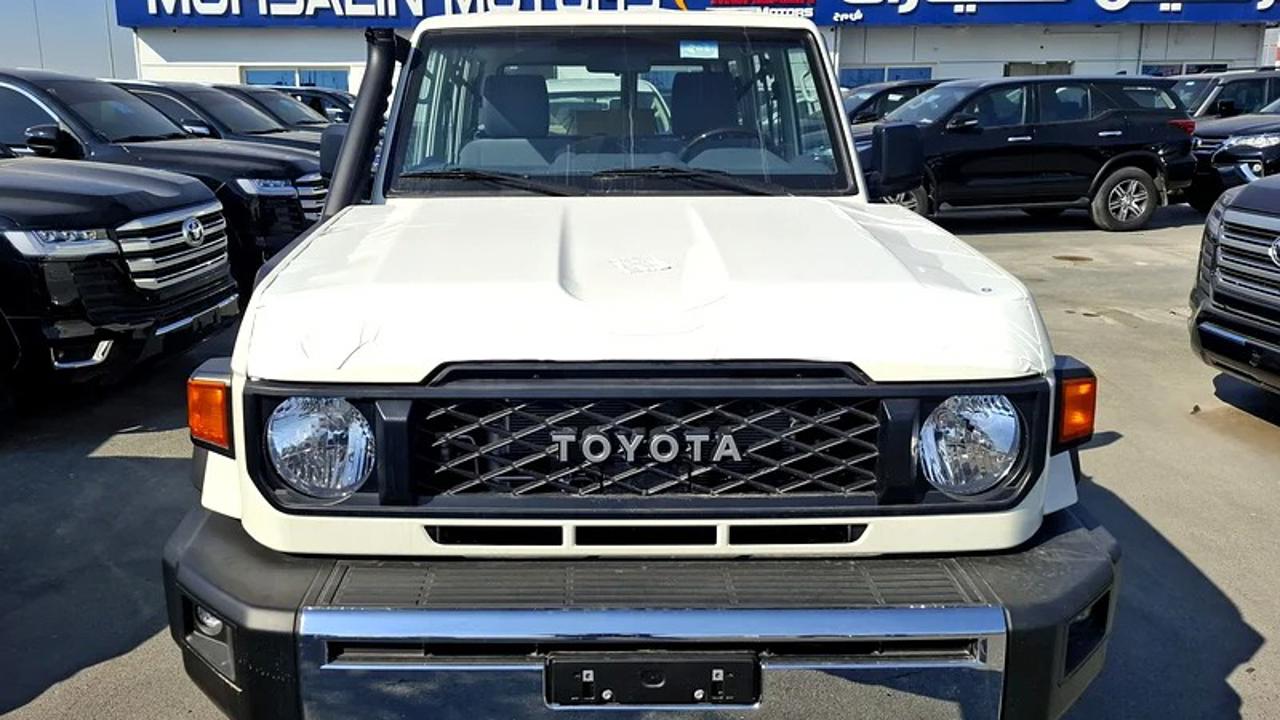 Toyota Land Cruiser 76 Wagon