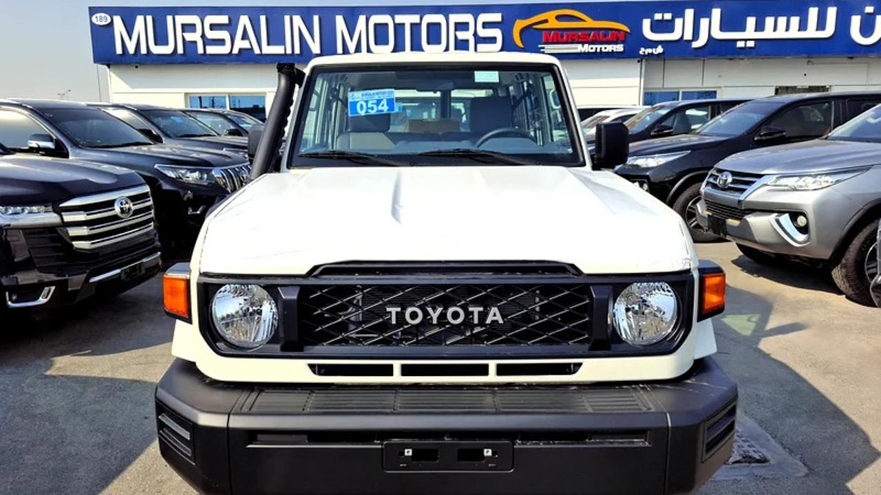 Toyota Land Cruiser 76 Wagon