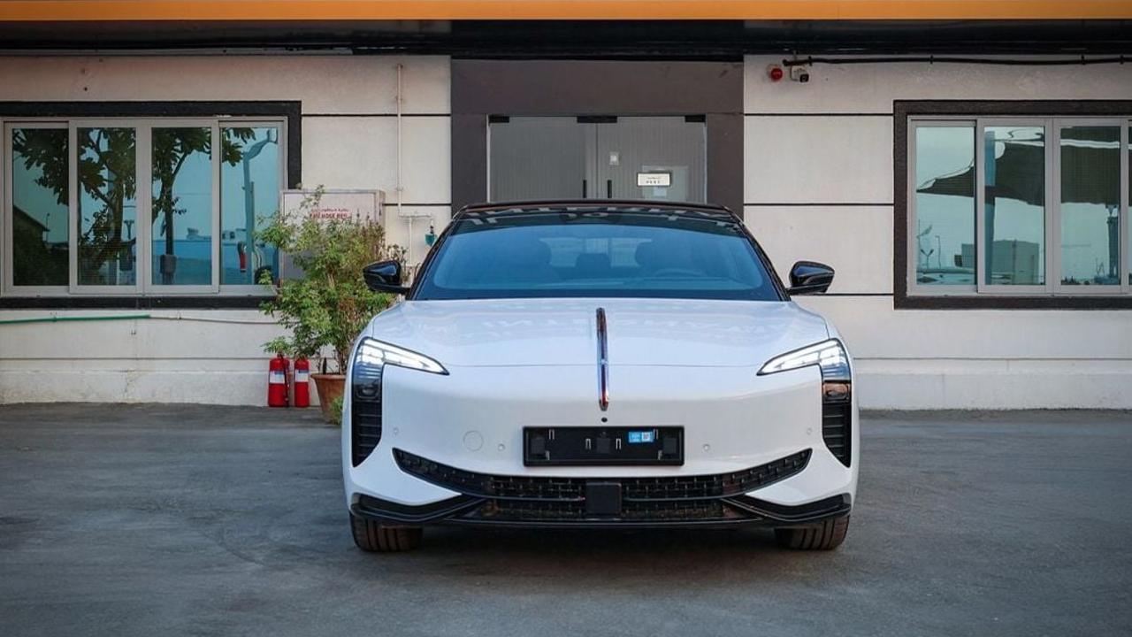 Hongqi EH7