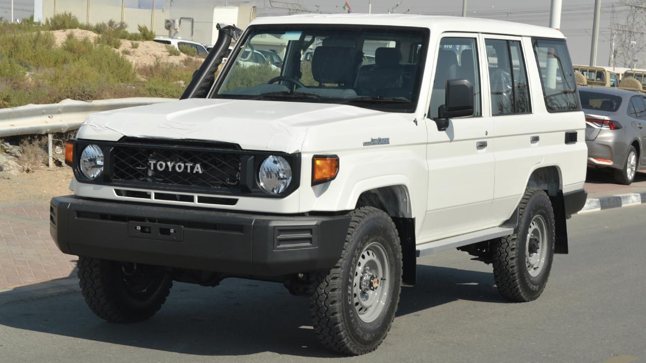 Toyota Land Cruiser 76 Wagon